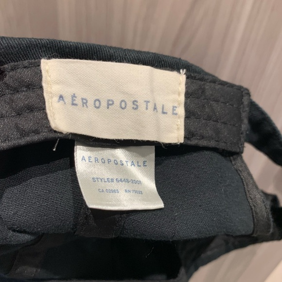 Aeropostale black cap with rose design - Picture 3 of 3